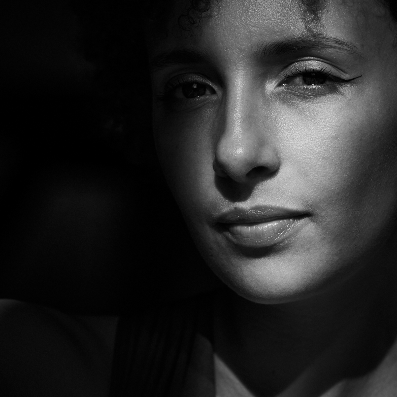 Noeme, singer and songwriter, black and white portrait