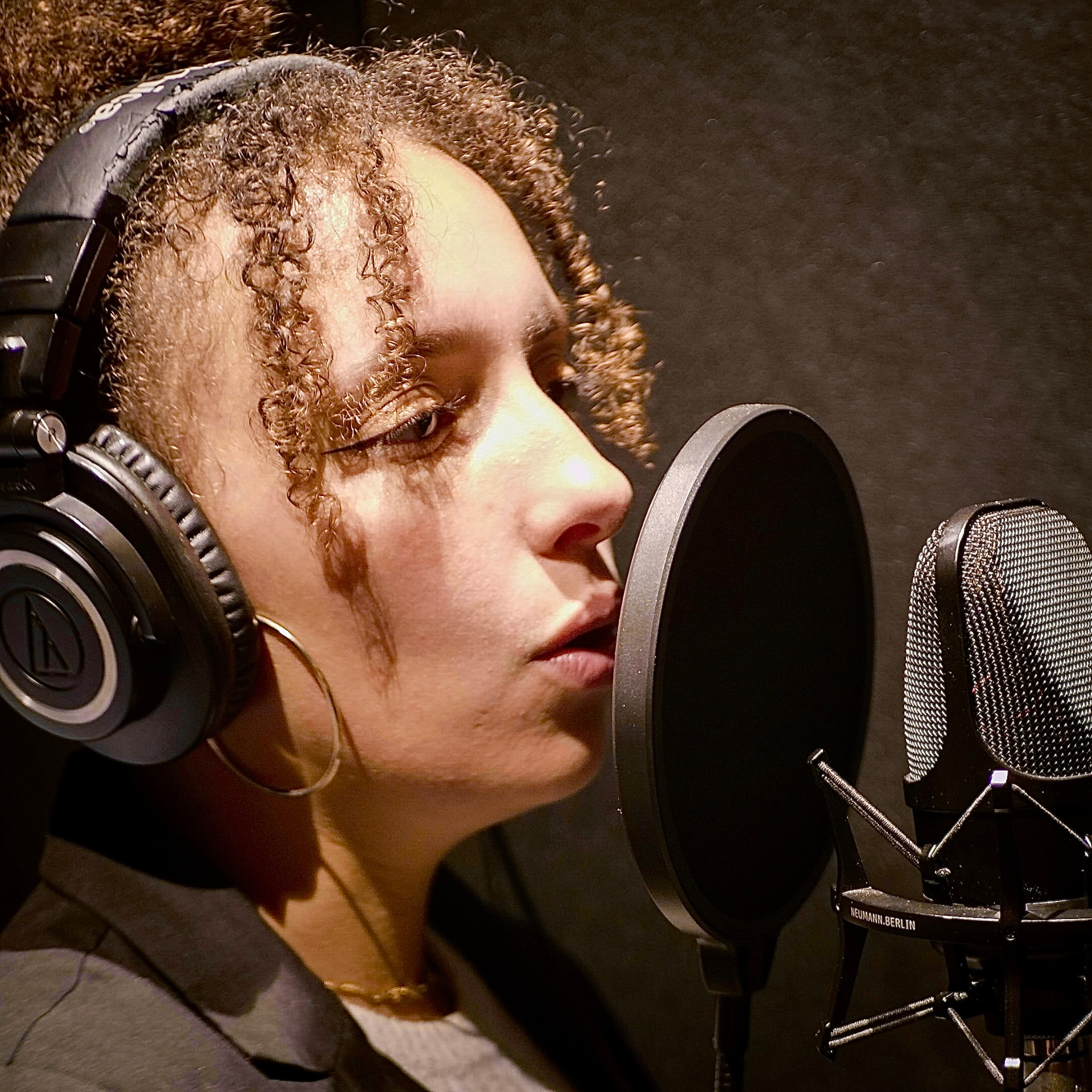 Noeme recording vocals in the studio
